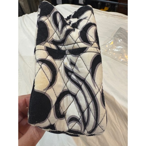 Vera Bradley Quilted Backpack Black White Floral Small Lunch Bag Cosmetic Travel - Picture 7 of 7